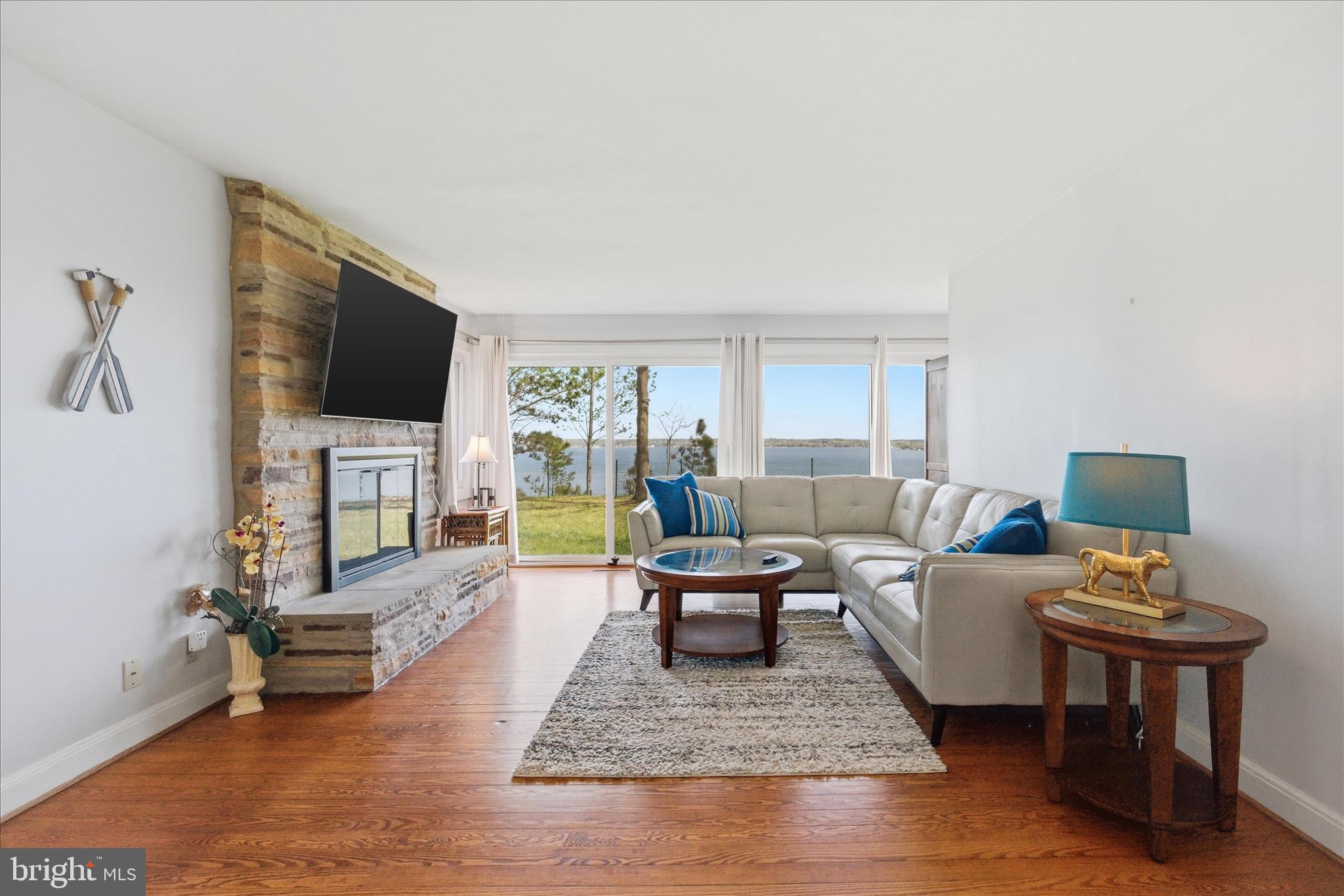 43732 Raspberry Lane Hollywood, MD 20636 - Photo 9 of 54 a living room with furniture and a flat screen tv