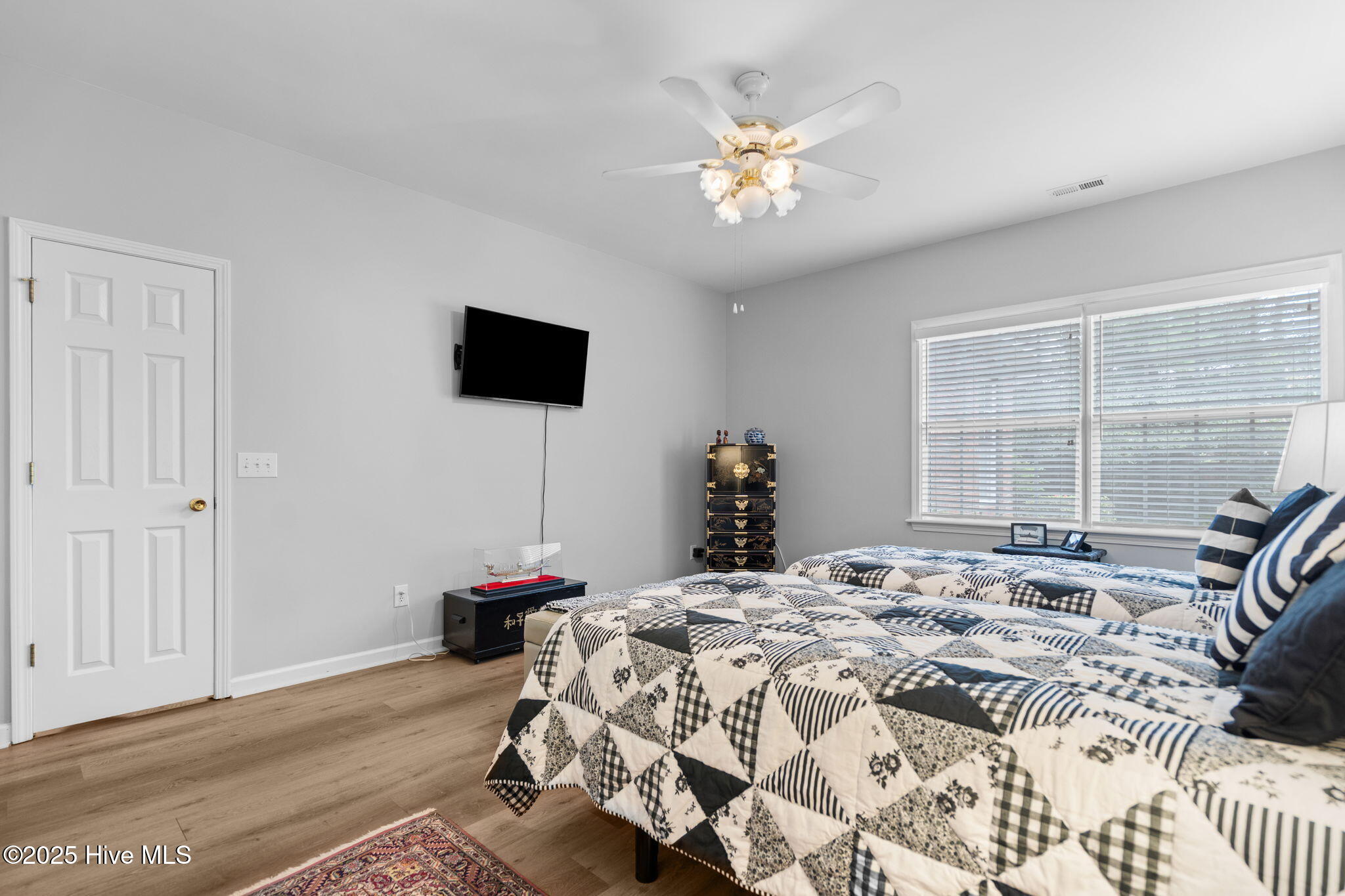 819 Ruffin Street Wilmington, NC 28412 - Photo 18 of 35 17-web-or-mls-Photo Aug 20 2025, 1 08 56