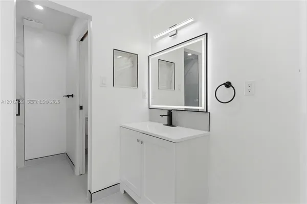 $3,900 | 164 Northwest 85th Court, Miami, FL 33126