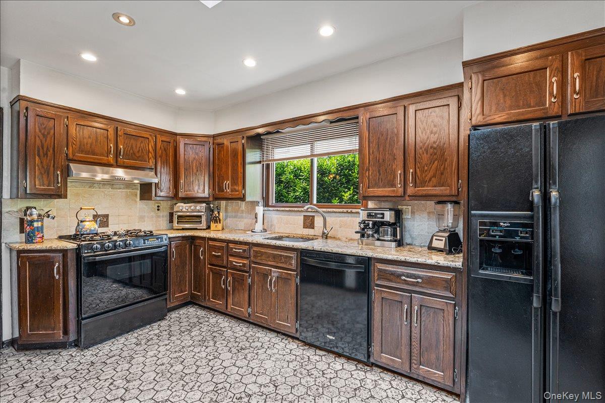25 Archer Road West Hempstead, NY 11552 - Photo 13 of 36