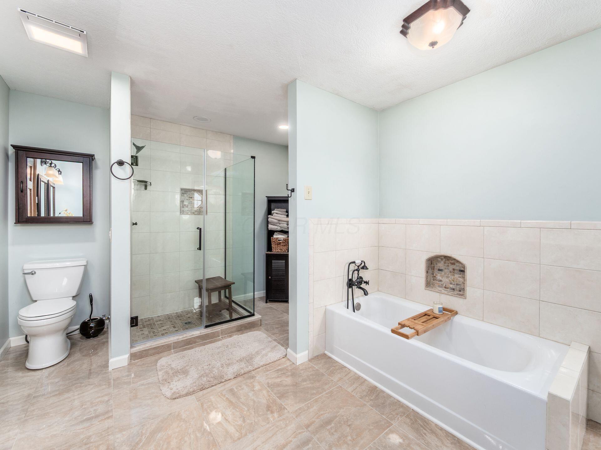 2065 Berlin Station Road Delaware, OH 43015 - Photo 25 of 48 Tub and Shower