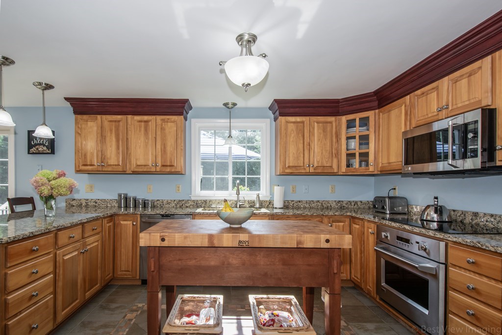 23 Riveredge Road Mansfield, MA 02048 - Photo 7 of 42 Gallery Image 7