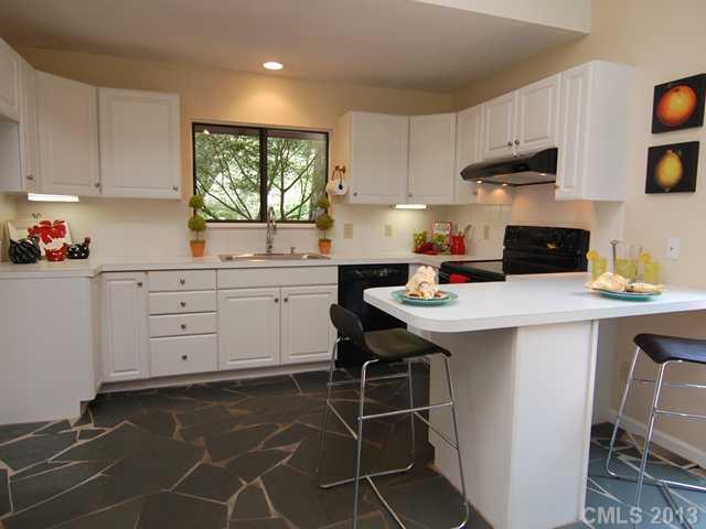 8 Cove Road Lake Wylie, SC 29710 - Photo 7 of 16 Gallery Image 7