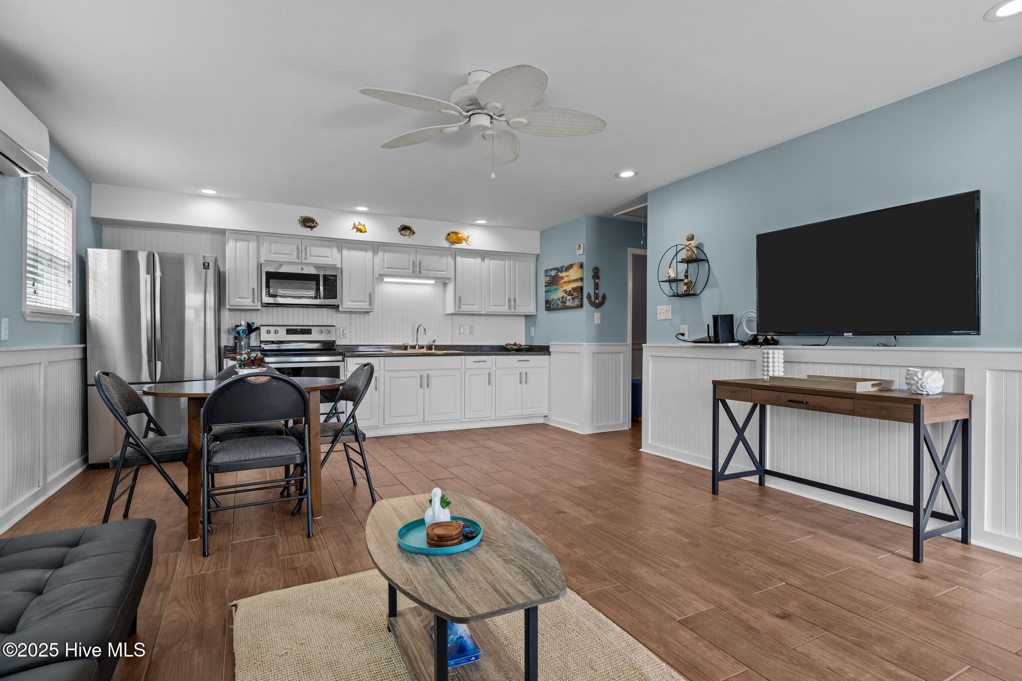 109 Cedar Lane, Unit 9 Cedar Point, NC 28584 - Photo 4 of 26 20-web-or-mls-1S3A8089