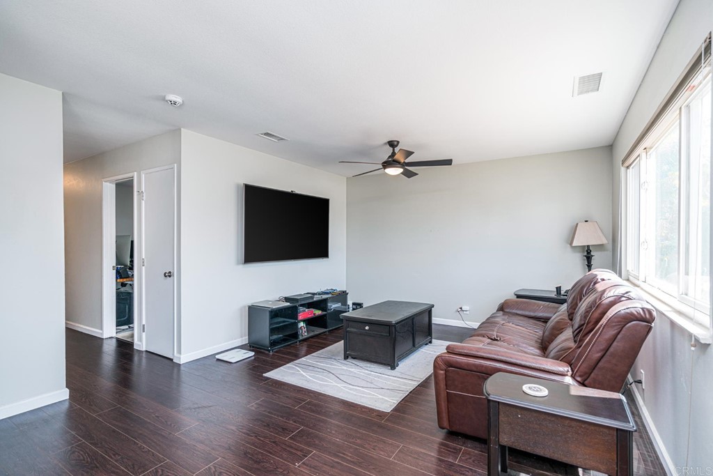 350 Calle Vallecito Oceanside, CA 92057 - Photo 2 of 23