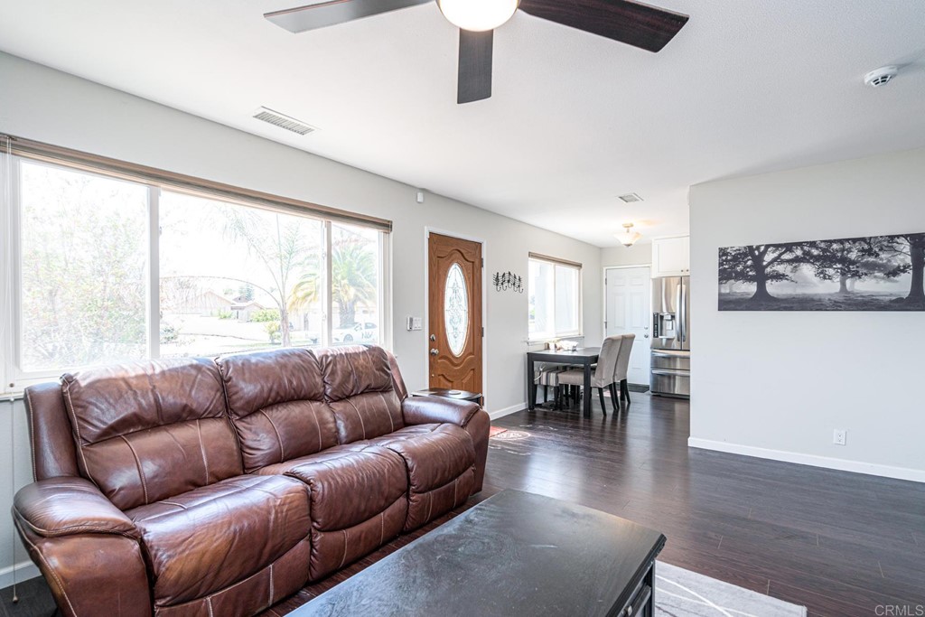 350 Calle Vallecito Oceanside, CA 92057 - Photo 4 of 23