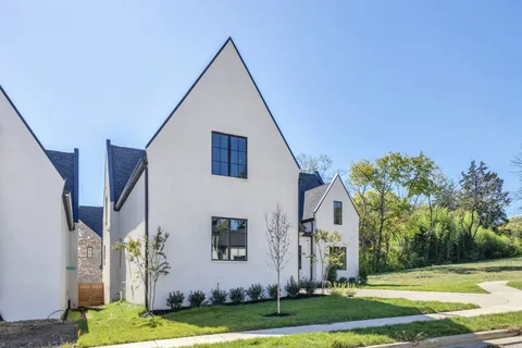 $2,100,000 | 323 Kelly Glenn Court, Brentwood, TN 37027