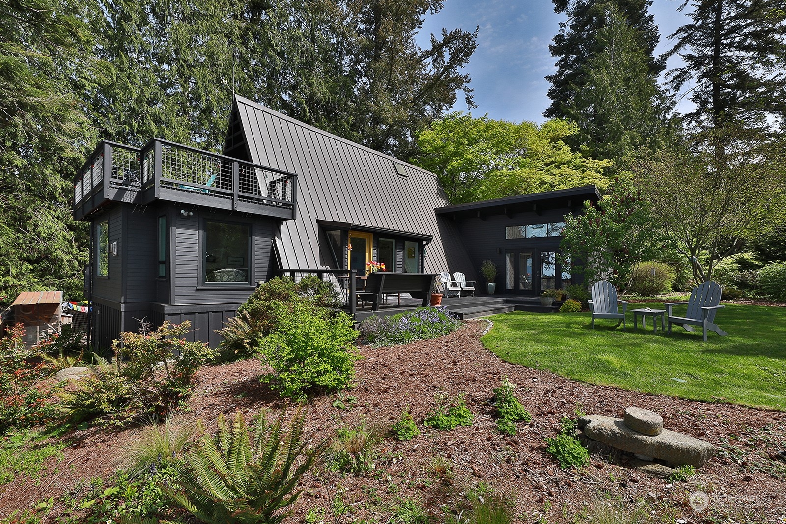 6828 Sills Road Clinton, WA 98236 - Photo 4 of 40 a front view of a house with a garden