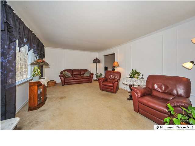 148 Sams Road Jackson, NJ 08527 - Photo 8 of 18 a living room with furniture