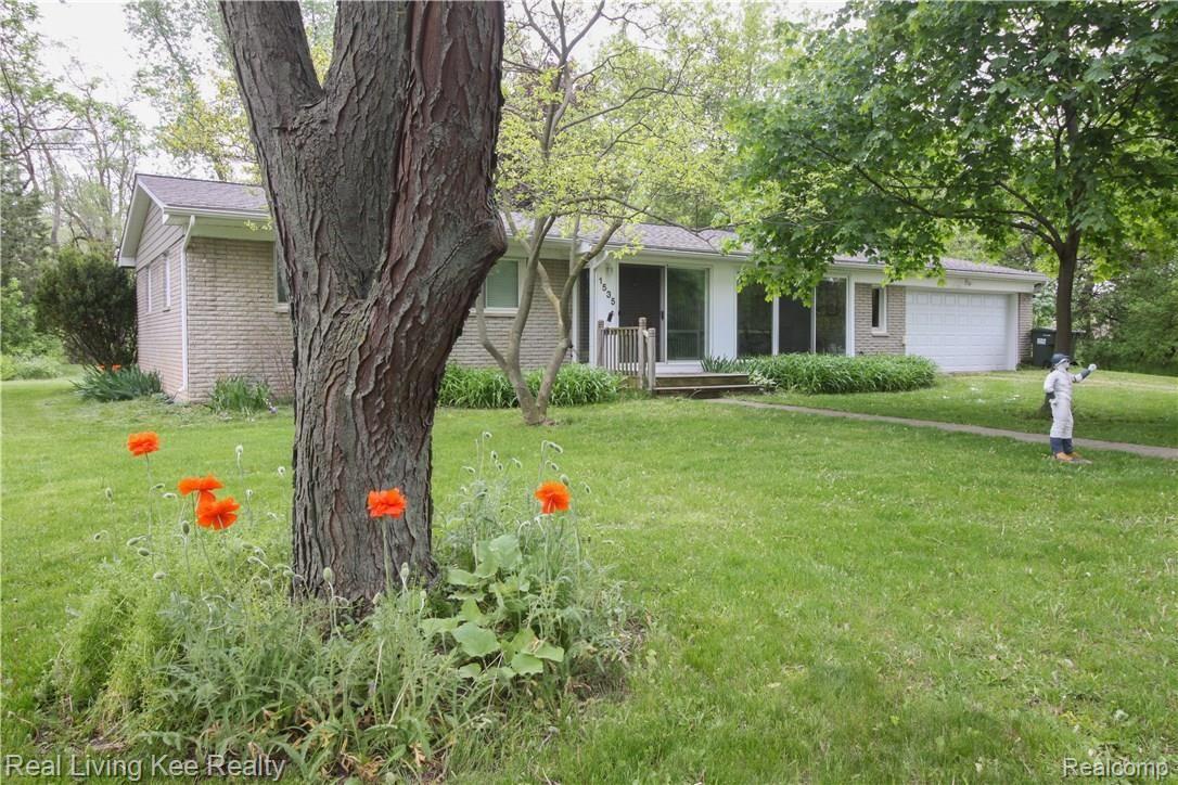 1535 East Hamlin Road Rochester, MI 48307 - Photo 2 of 27 HBKFLZ_still_fvhs-.jpg