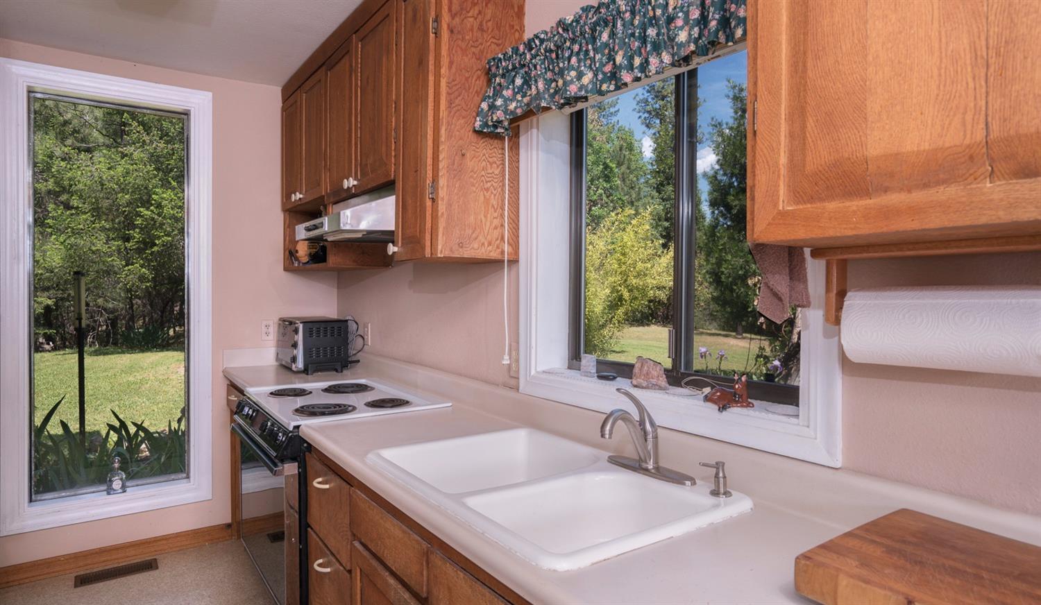 16933 Meadows Road White City, OR 97503 - Photo 8 of 26 Additional Photo