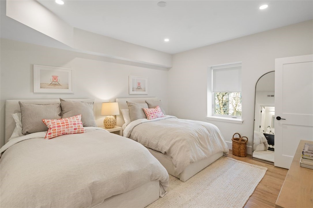2 Eastnor Road, Unit D Newport, RI 02840 - Photo 11 of 24
