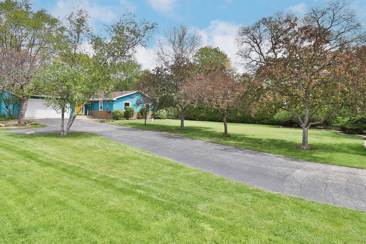 218 East Nerge Road Roselle, IL 60172 - Photo 4 of 36