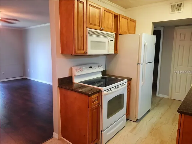 $1,350 | 1695 Lee Road, Unit B210, Winter Park, FL 32789