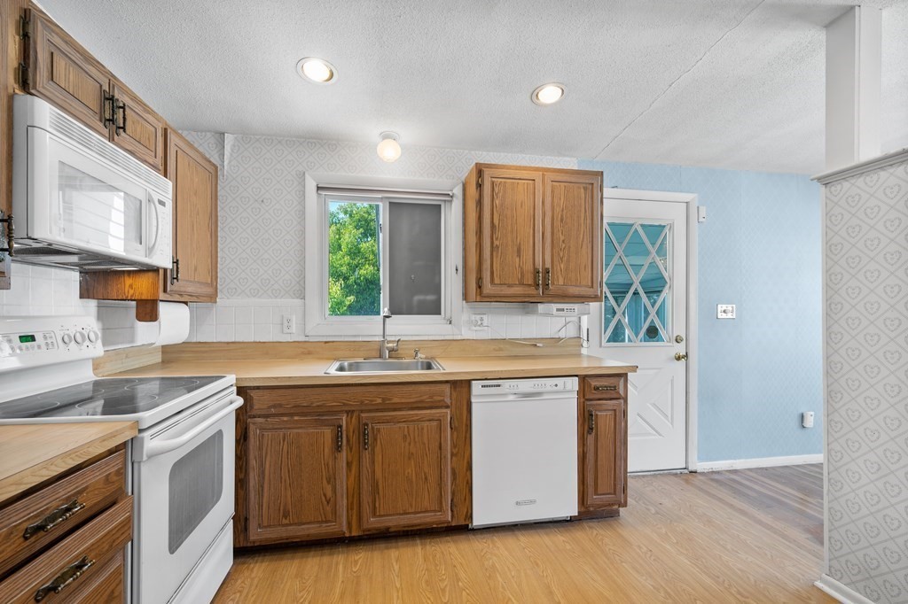 3 Truman Road Peabody, MA 01960 - Photo 6 of 31 Gallery Image 6