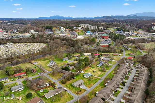 $368,500 | 335 Fenway Drive, Sevierville, TN 37863