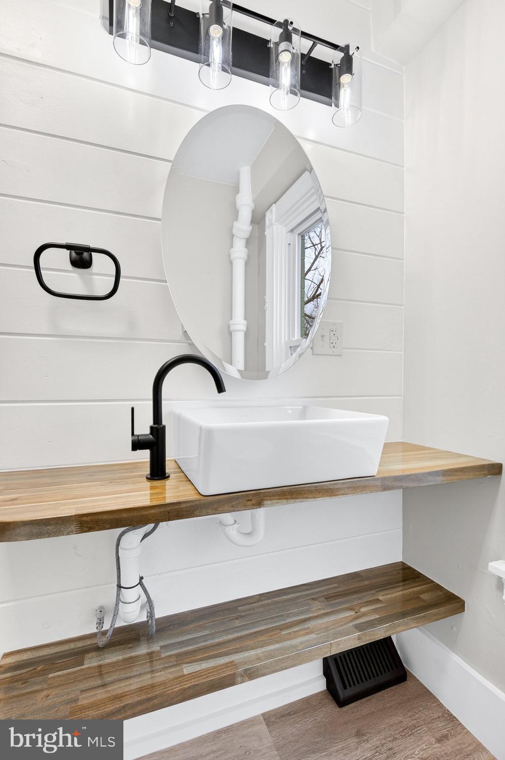 345 Beaver Street Lancaster, PA 17603 - Photo 27 of 41 Bathroom