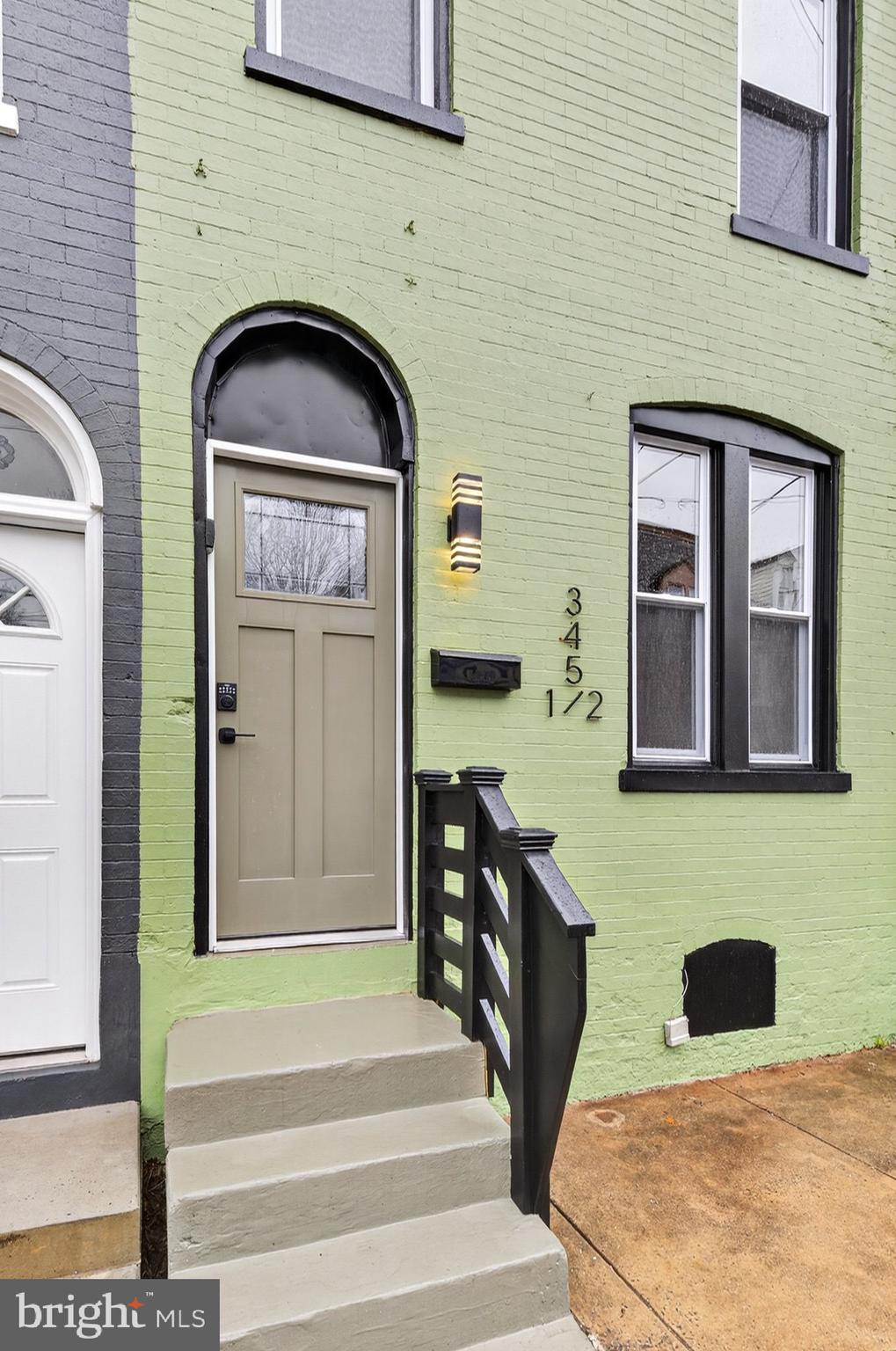 345 Beaver Street Lancaster, PA 17603 - Photo 4 of 41 Front Entrance