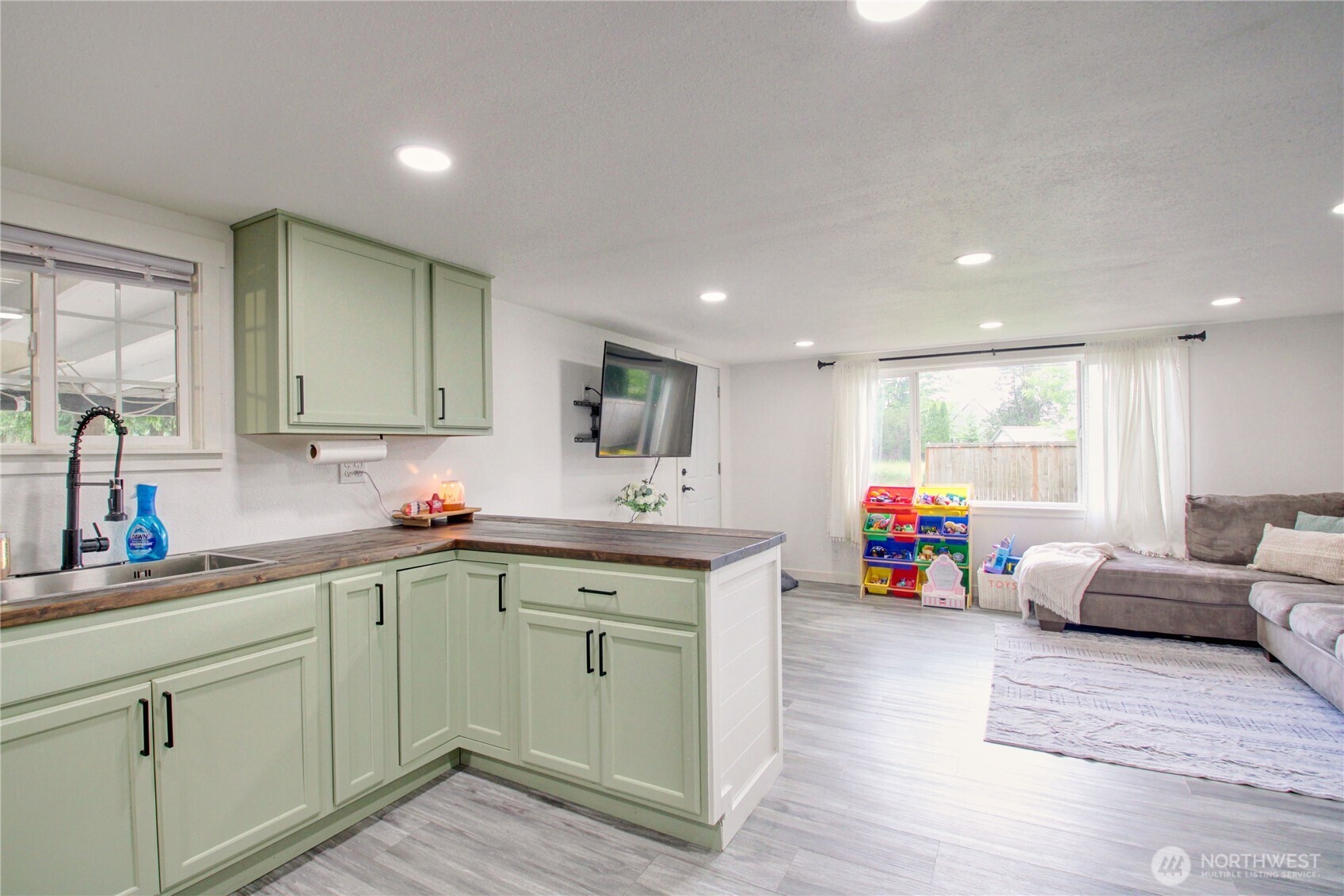 8892 Peavey Road Sedro-Woolley, WA 98284 - Photo 11 of 38