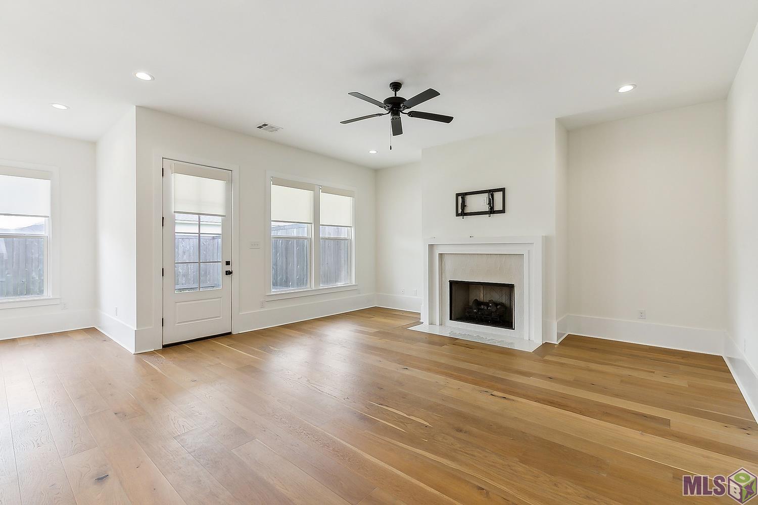 19032 Merchants Trail Avenue Baton Rouge, LA 70817 - Photo 5 of 27 Living Room with Fireplace