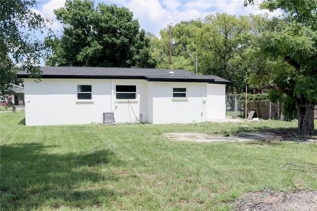 910 North Ruth Avenue Lakeland, FL 33815 - Photo 4 of 19