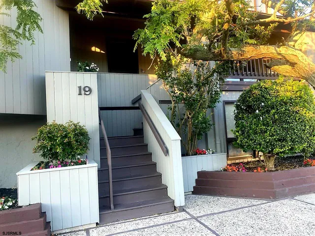a view of multiple houses with a yard