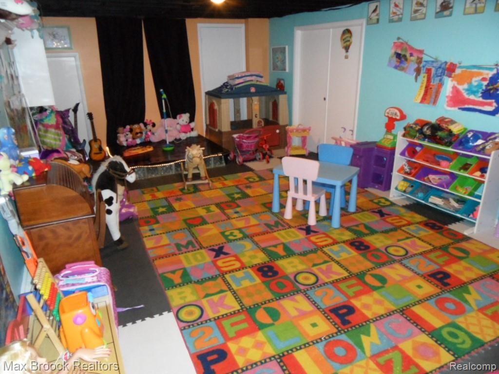 2831 Harrington Road Rochester Hills, MI 48307 - Photo 17 of 24