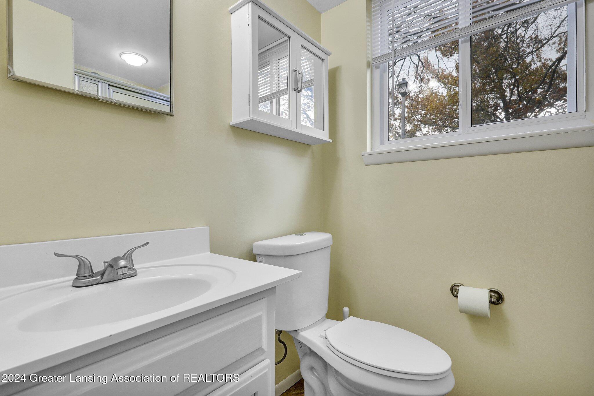 3044 Scarborough Road Lansing, MI 48910 - Photo 20 of 28 19-web-or-mls-Open Ended Media-19