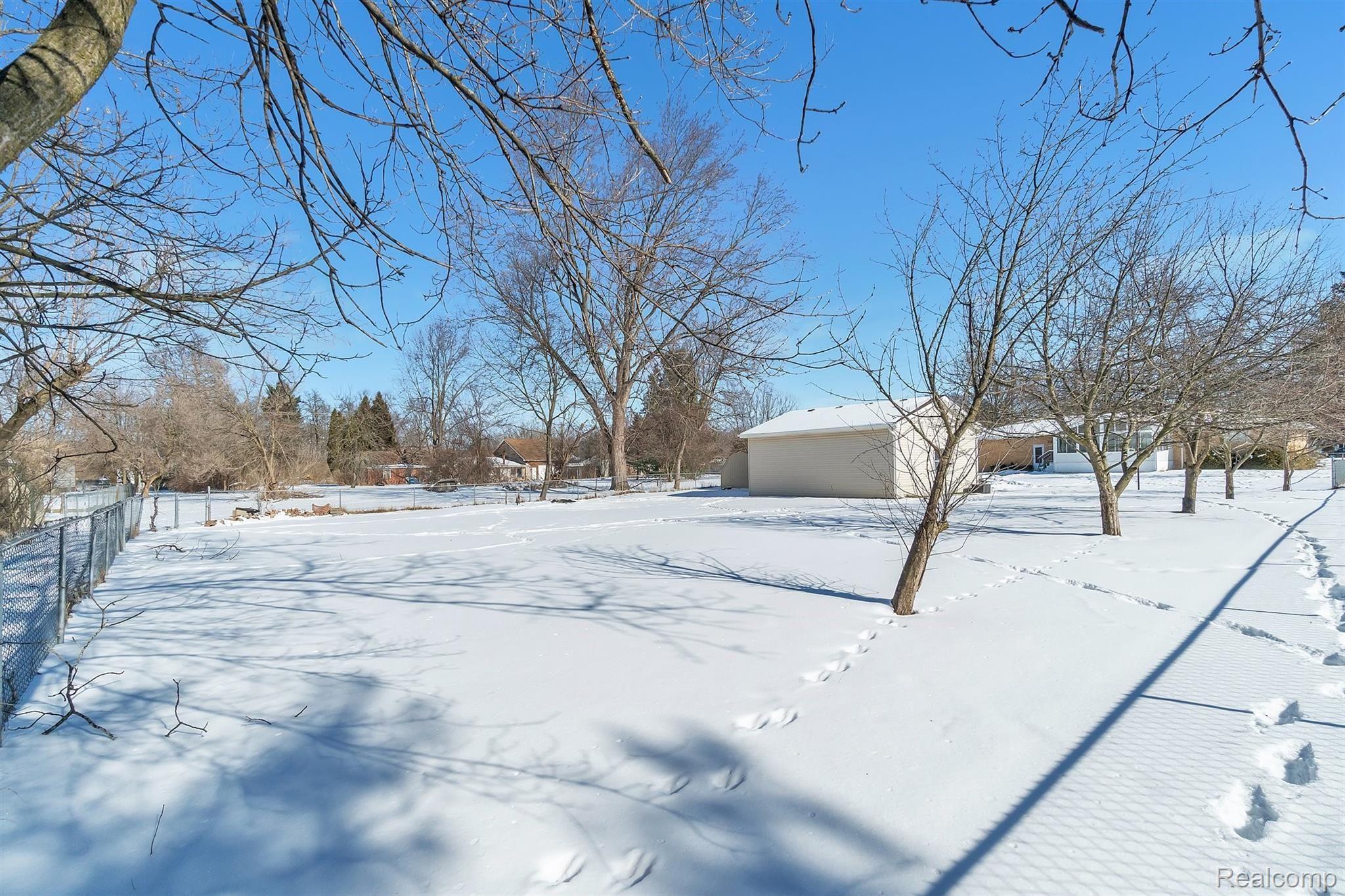 1330 South Genesee Road Burton, MI 48509 - Photo 46 of 49 46-1330 S. Genesee-Windowstill Real Estate Photography-46