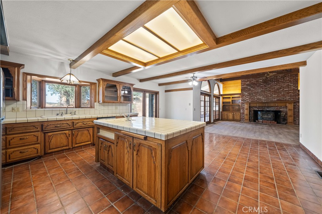 22116 Arosa Road Tehachapi, CA 93561 - Photo 9 of 44