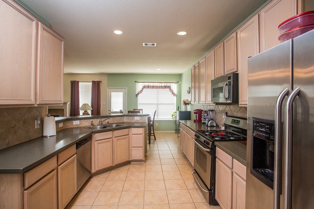 2930 Westerfield Lane Houston, TX 77084 - Photo 9 of 22 Alternate view of kitchen and breakfast area.