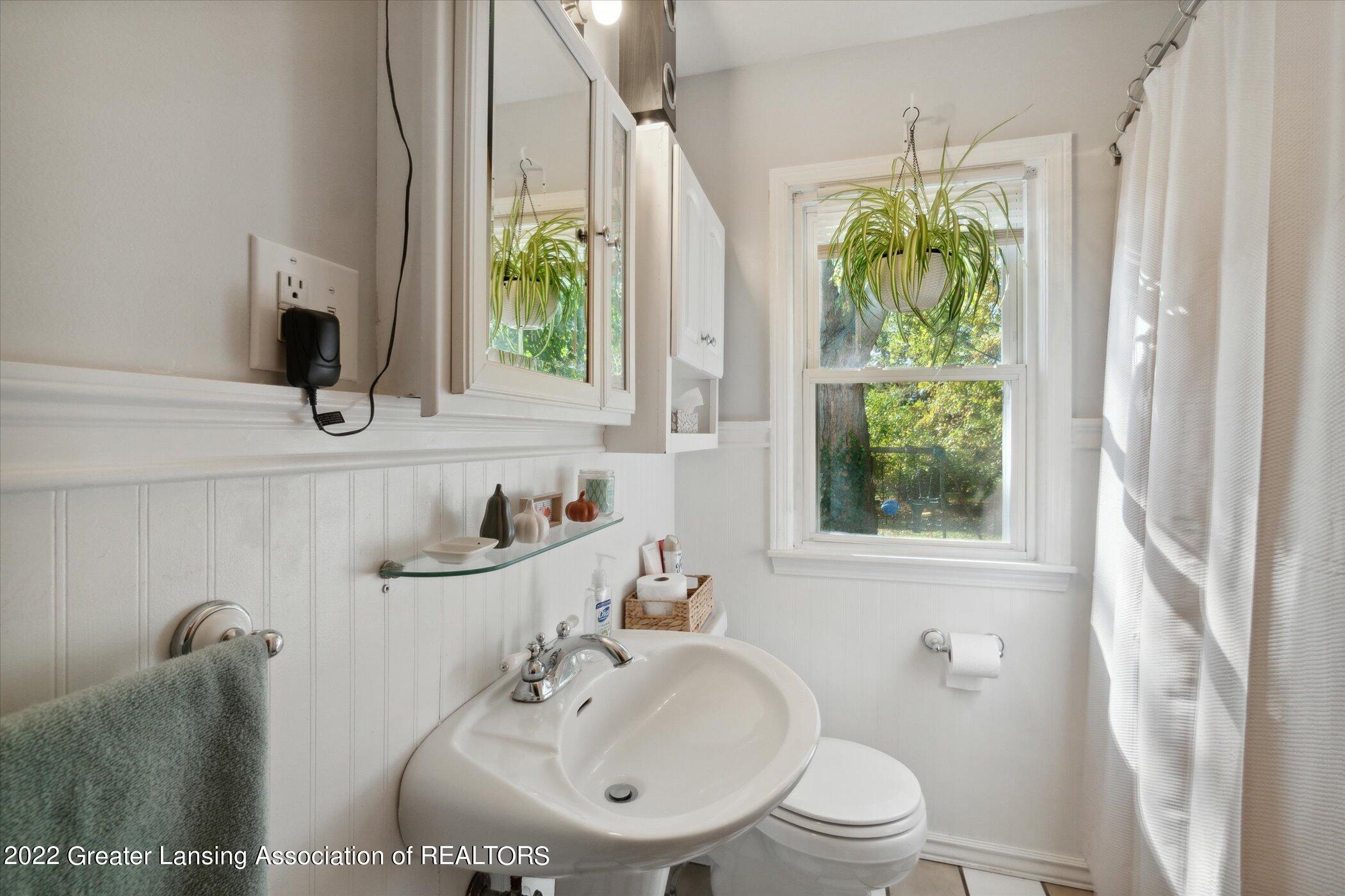 3413 Upton Road Lansing, MI 48917 - Photo 21 of 39 21-Upton Rd Lansing, MI 48917_windowsti