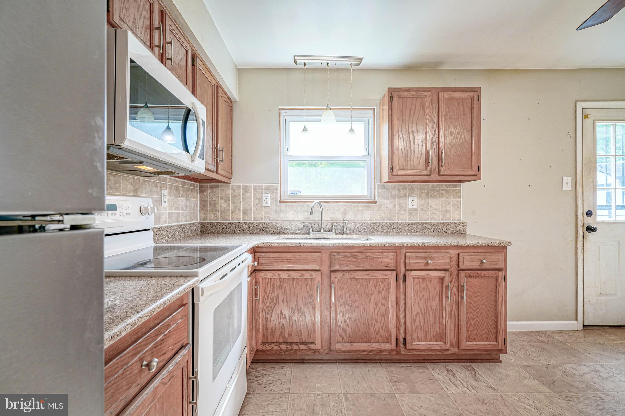 226 Vineyard Road Atco, NJ 08004 - Photo 4 of 24