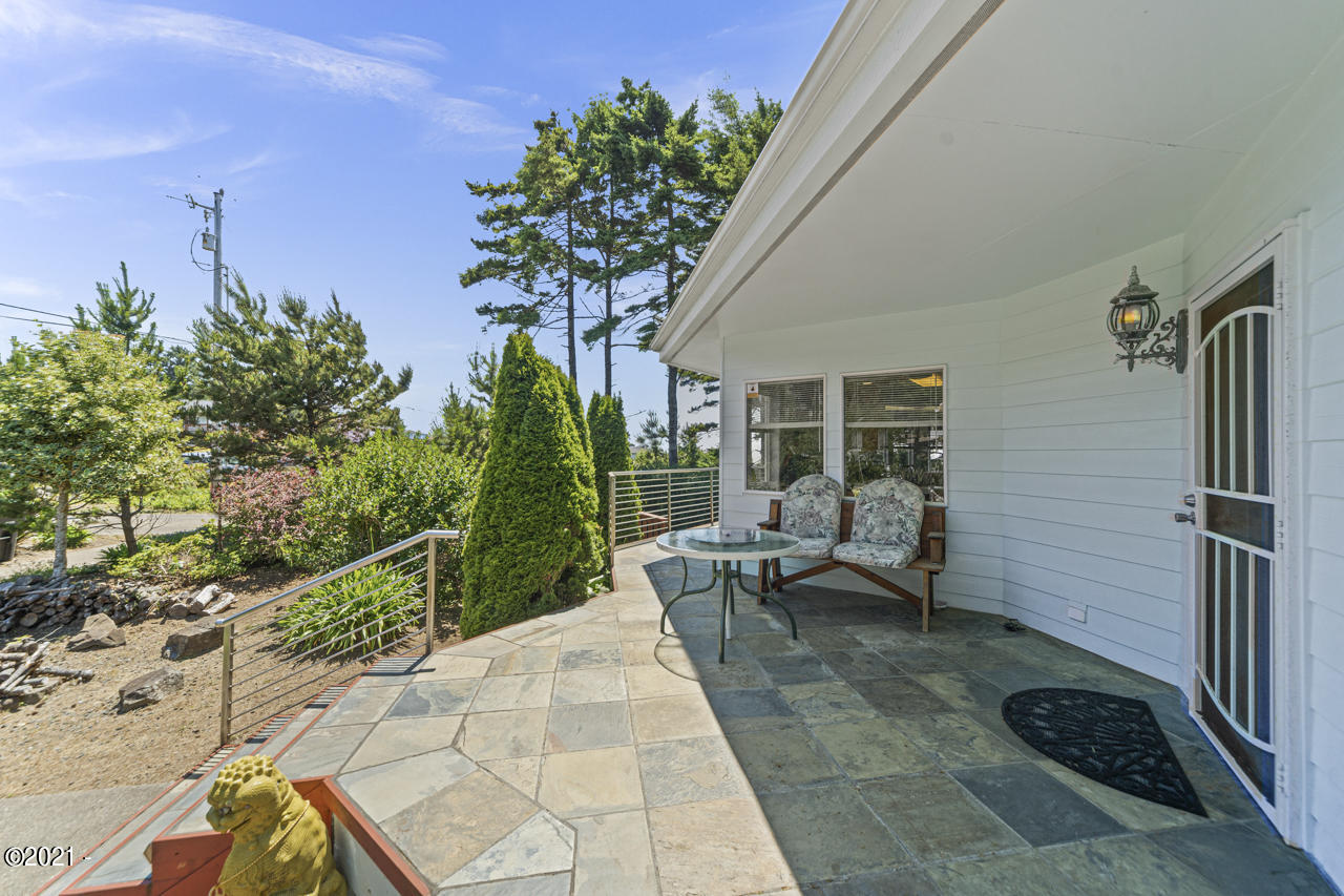 2002 Northwest View Ridge Drive Waldport, OR 97394 - Photo 38 of 49 Comfy porch