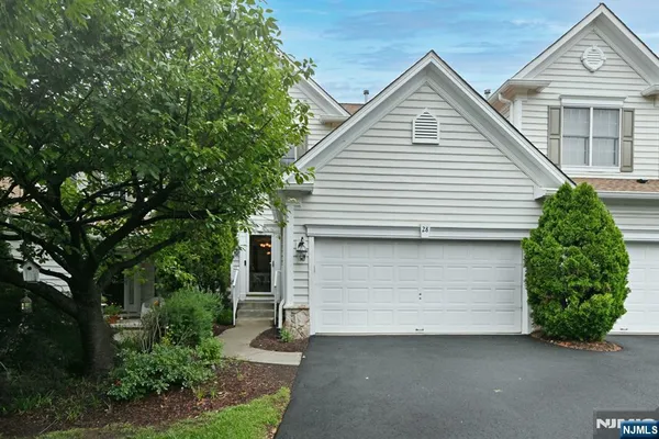 $4,990 | 28 Thistle Drive, Paramus, NJ 07652