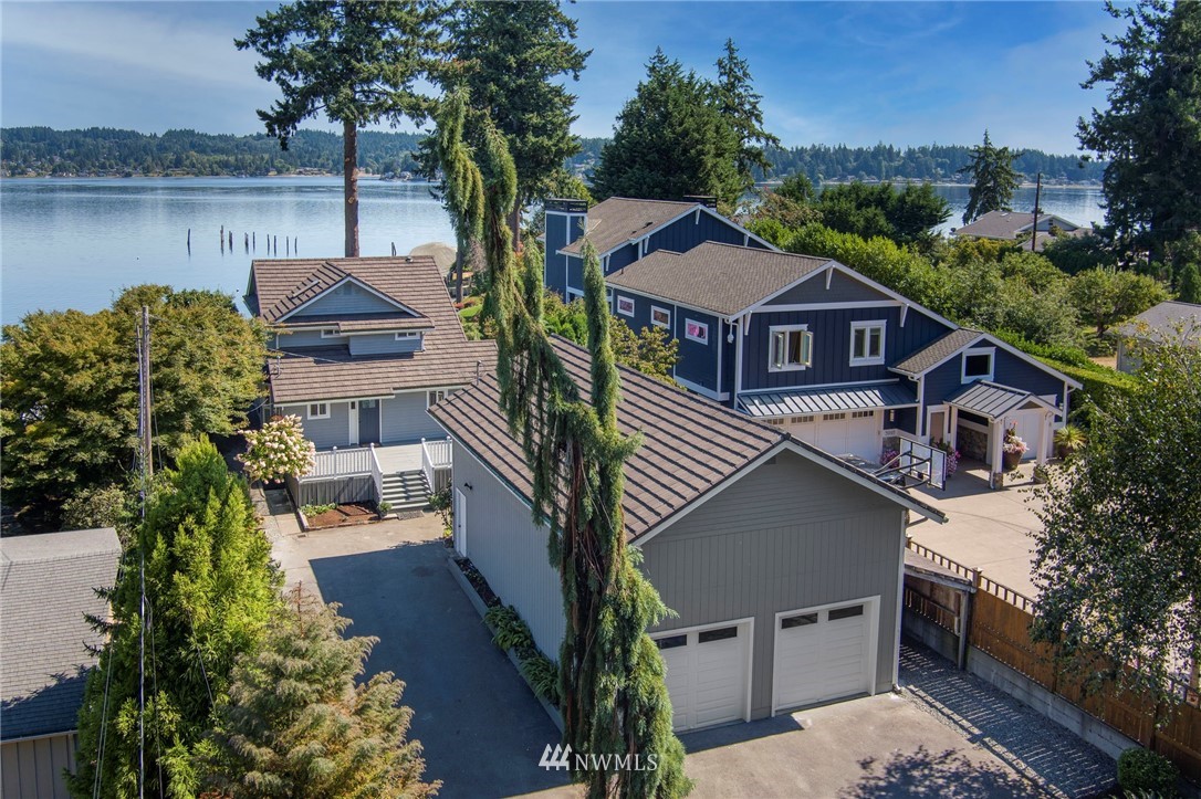 4015 Erlands Point Road Northwest Bremerton, WA 98312 - Photo 1 of 38 Gallery Image 1