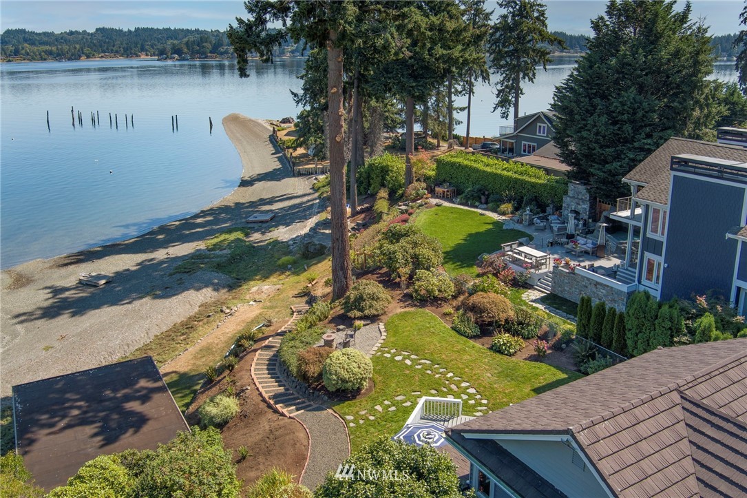 4015 Erlands Point Road Northwest Bremerton, WA 98312 - Photo 2 of 38 Gallery Image 2