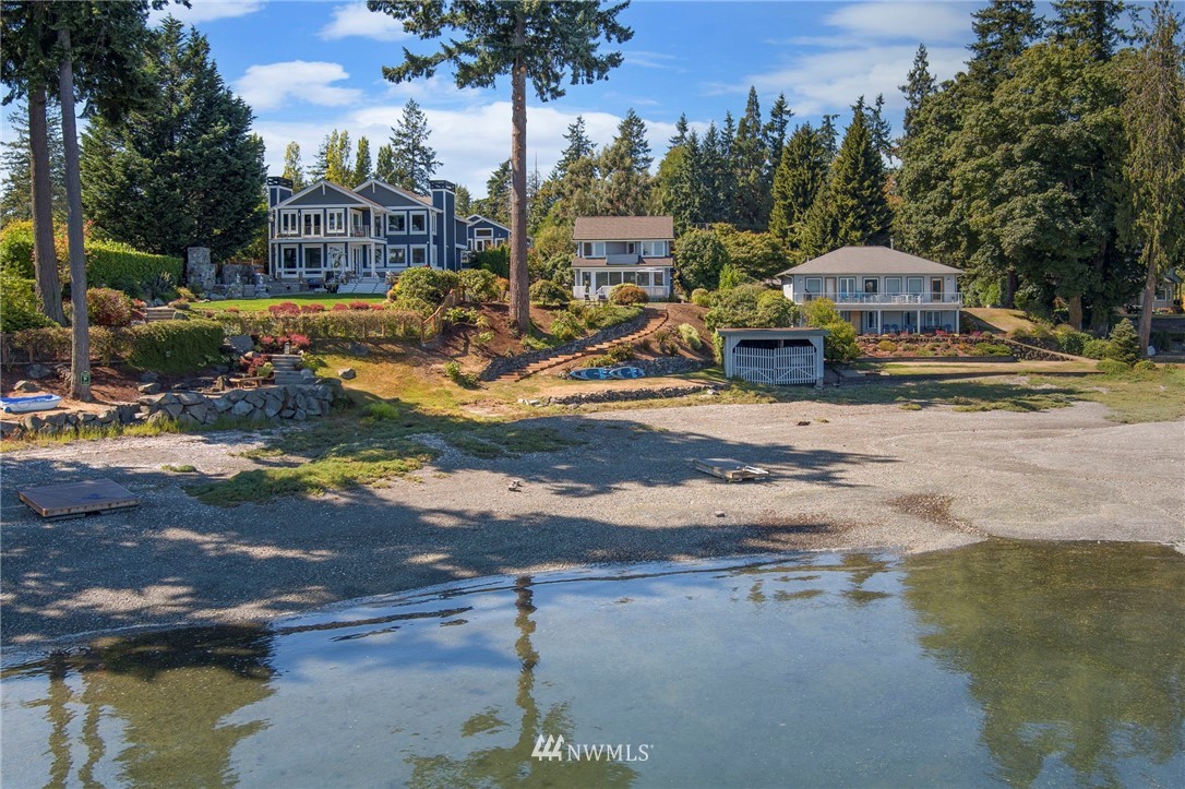 4015 Erlands Point Road Northwest Bremerton, WA 98312 - Photo 3 of 38 Gallery Image 3