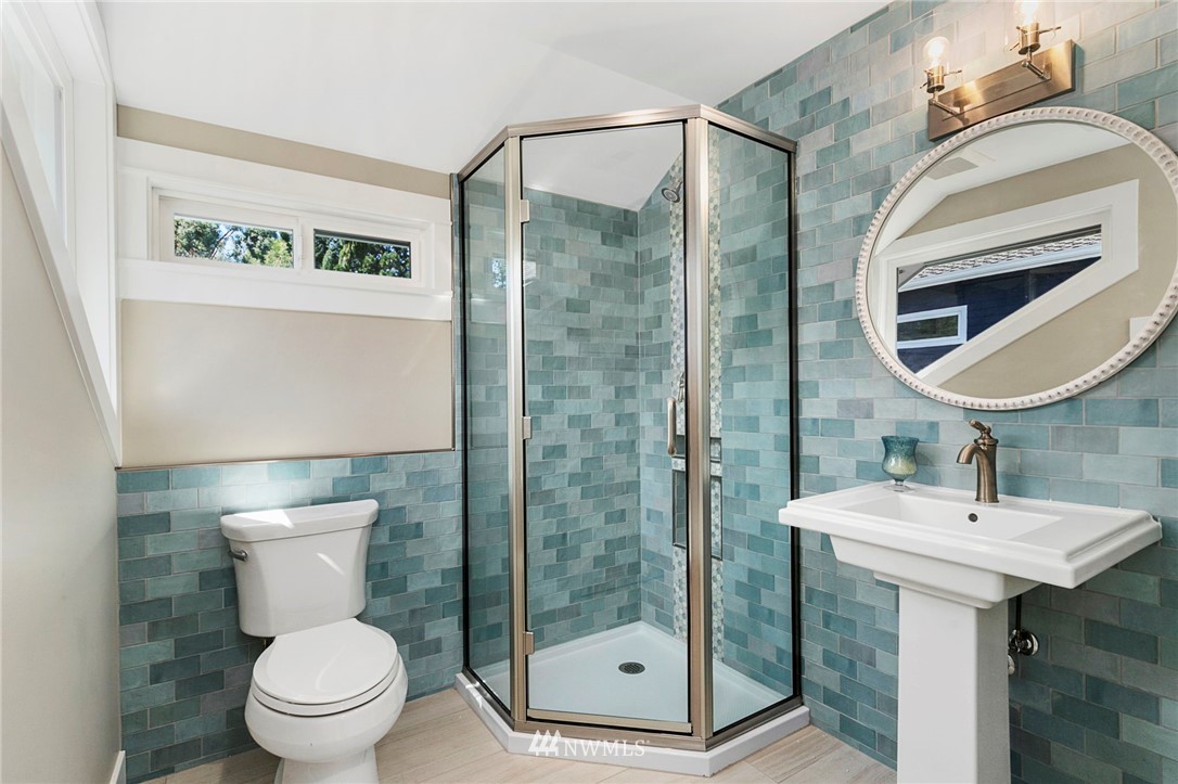 4015 Erlands Point Road Northwest Bremerton, WA 98312 - Photo 32 of 38 Gallery Image 32