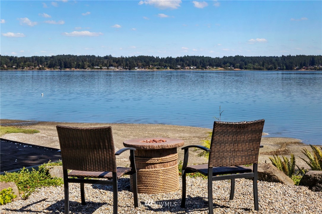 4015 Erlands Point Road Northwest Bremerton, WA 98312 - Photo 7 of 38 Gallery Image 7