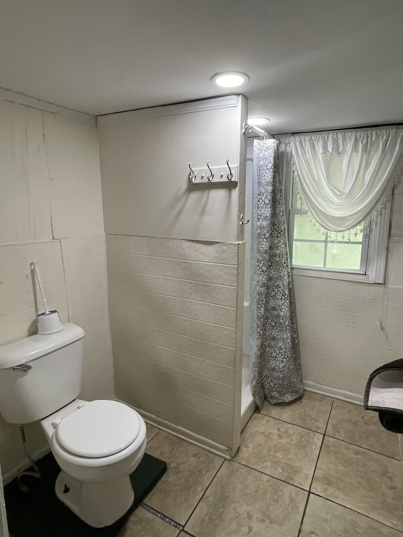 630 Pruett Road Dickson, TN 37055 - Photo 14 of 24 a bathroom with a toilet and a shower