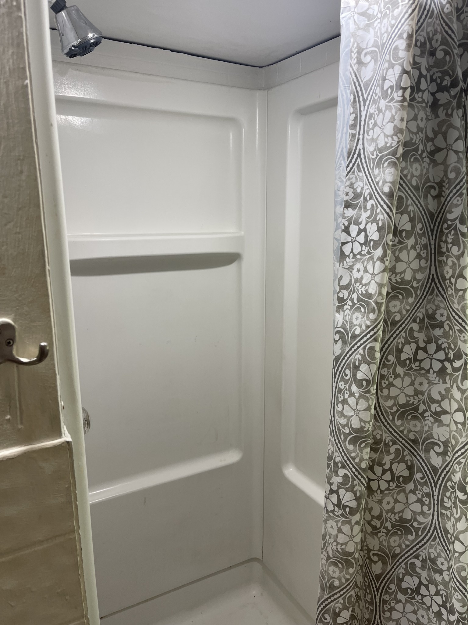 630 Pruett Road Dickson, TN 37055 - Photo 15 of 24 a bathroom with a bathtub