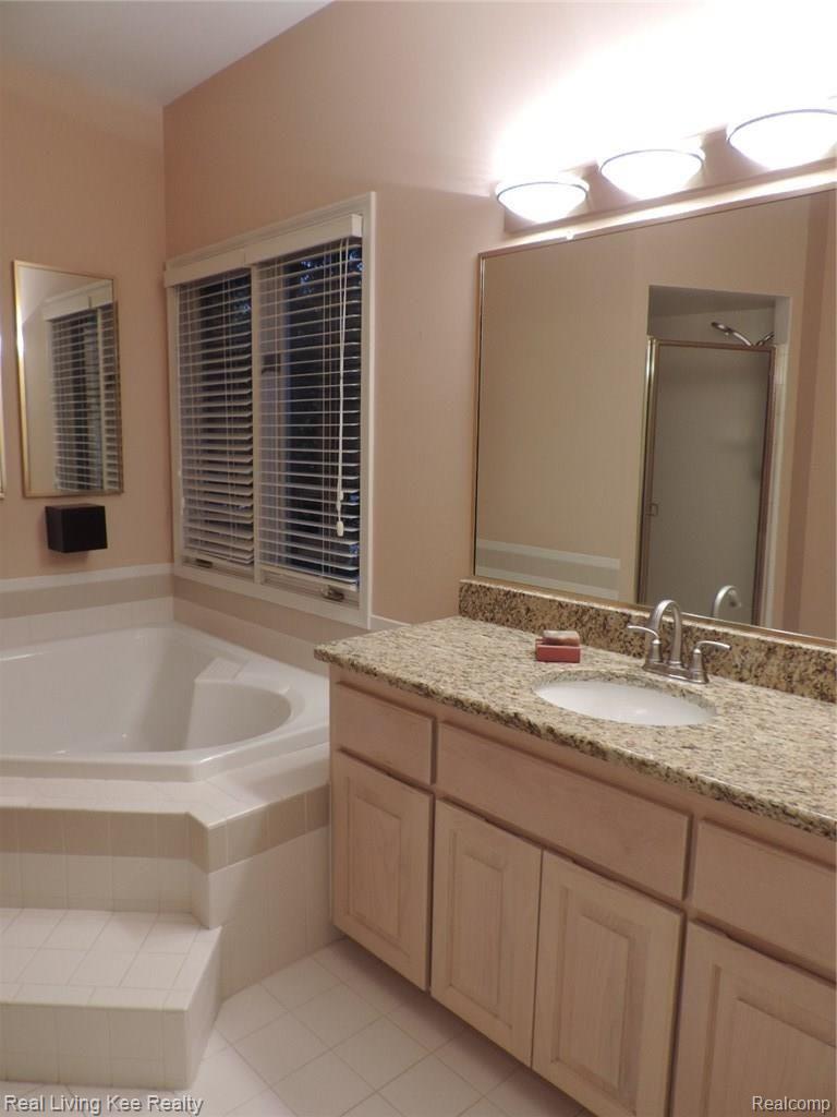 3656 Cedar Shake Drive Rochester, MI 48309 - Photo 22 of 35 Master Bath