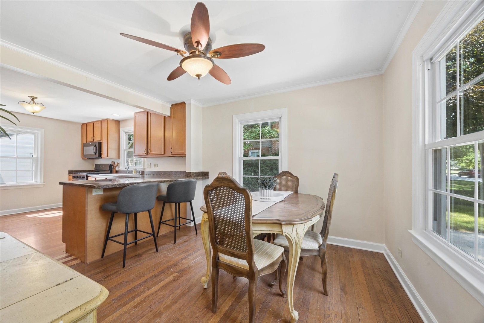 1902 East Indiana Street Wheaton, IL 60187 - Photo 8 of 25 Gallery Image 8