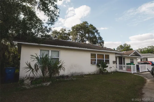 front view of house with a yard
