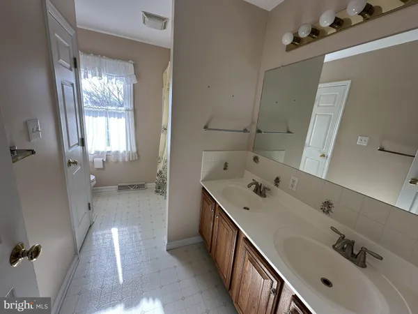 $2,750 | 316 Laurel Oak Lane, Lancaster, PA 17602