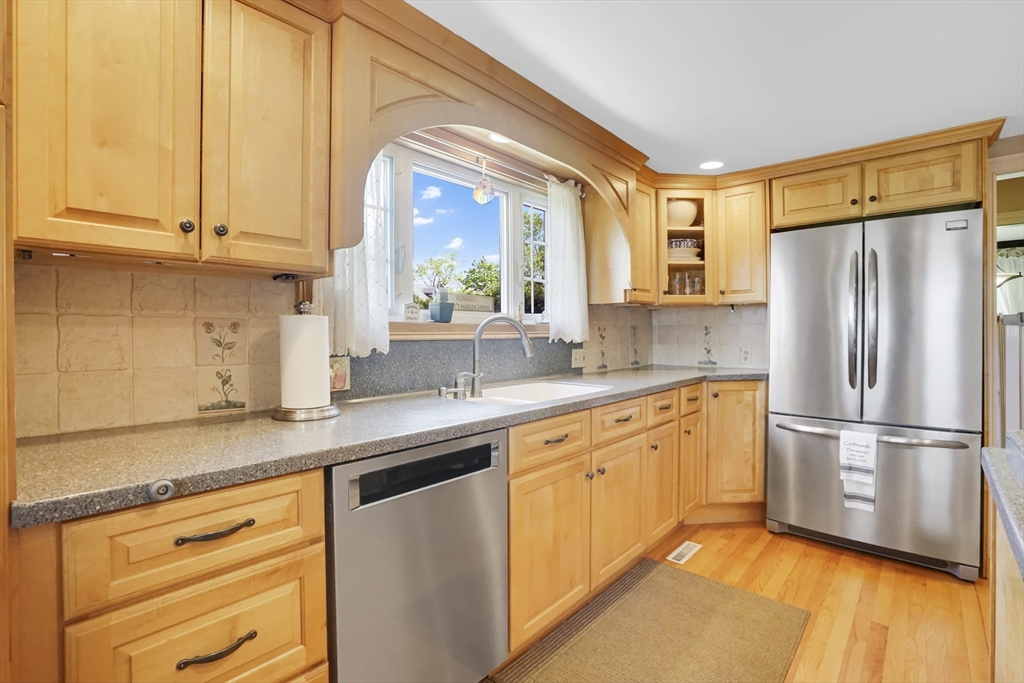 146 Bellevue Avenue Springfield, MA 01108 - Photo 24 of 42