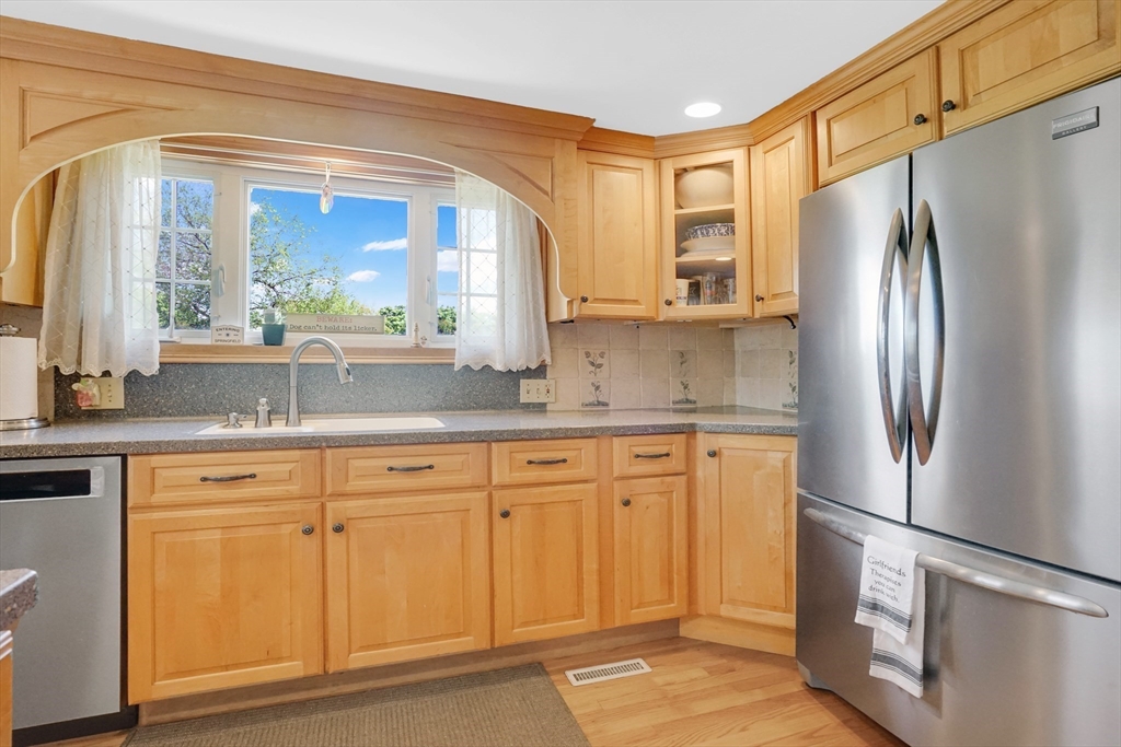 146 Bellevue Avenue Springfield, MA 01108 - Photo 25 of 42