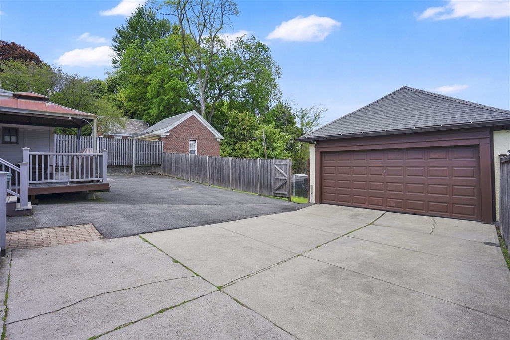 146 Bellevue Avenue Springfield, MA 01108 - Photo 5 of 42