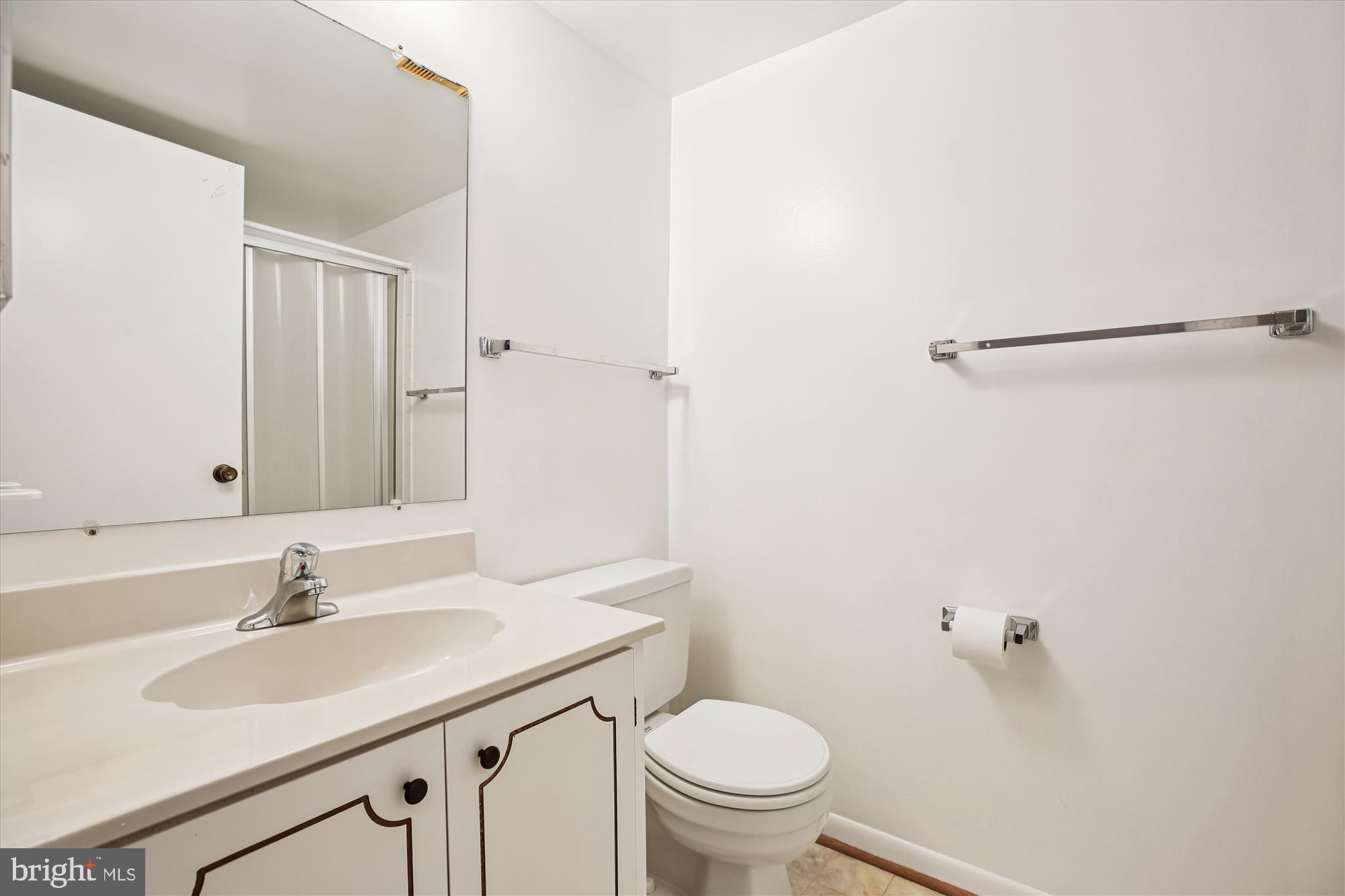 15201 Elkridge Way, Unit 932J Silver Spring, MD 20906 - Photo 20 of 35 Primary Bath
